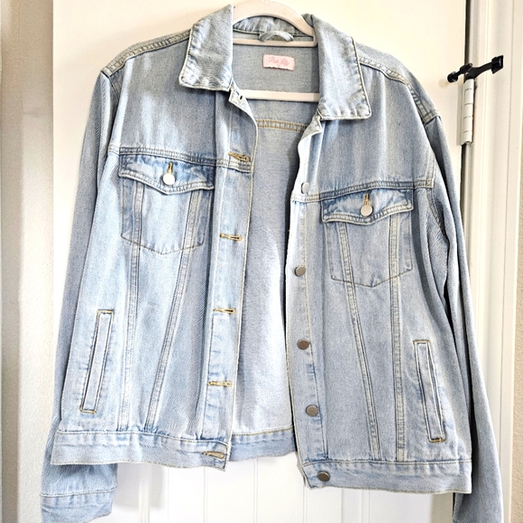 Light Wash Denim Fringe jacket, Size M - Picture 5 of 8